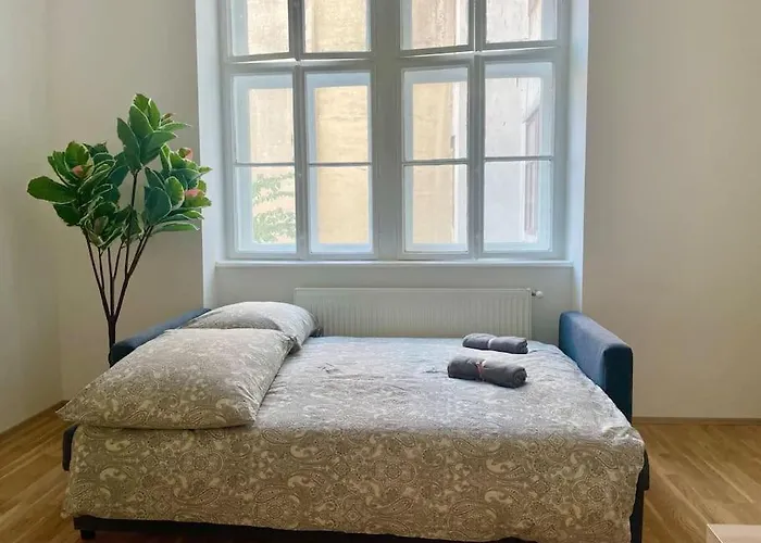 Sunny 60 M2 Apartment - Free Parking - Free Netflix