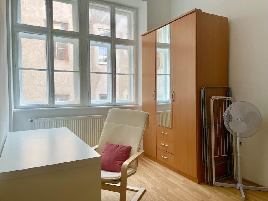 Sunny 60 M2 - Free Parking - Free Netflix Apartment *