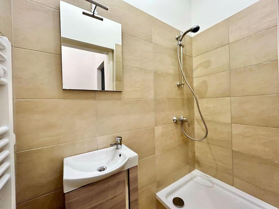 Apartment Sunny 60 M2 - Free Parking - Free Netflix Wien