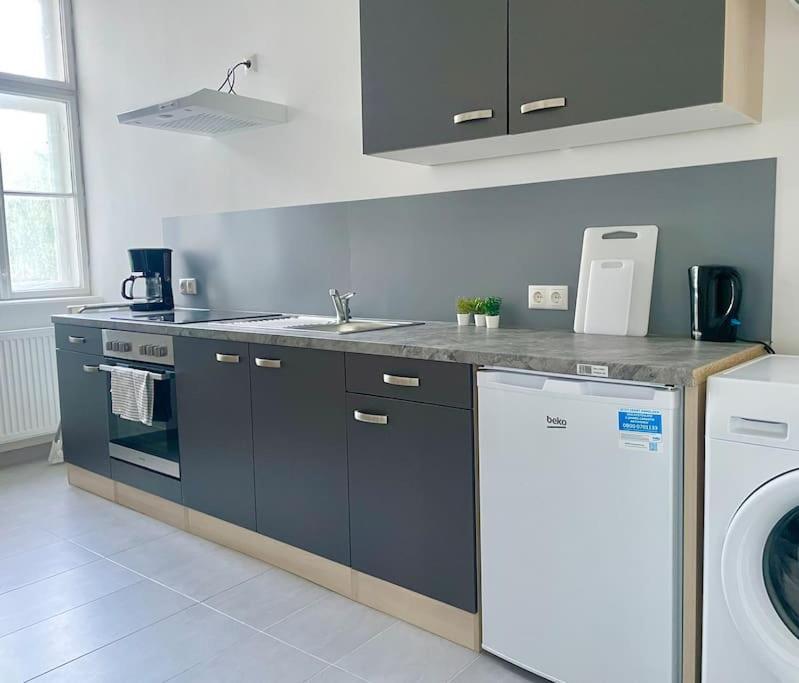 Sunny 60 M2 - Free Parking - Free Netflix