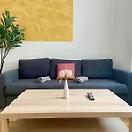 Sunny 60 M2 Apartment - Free Parking - Free Netflix